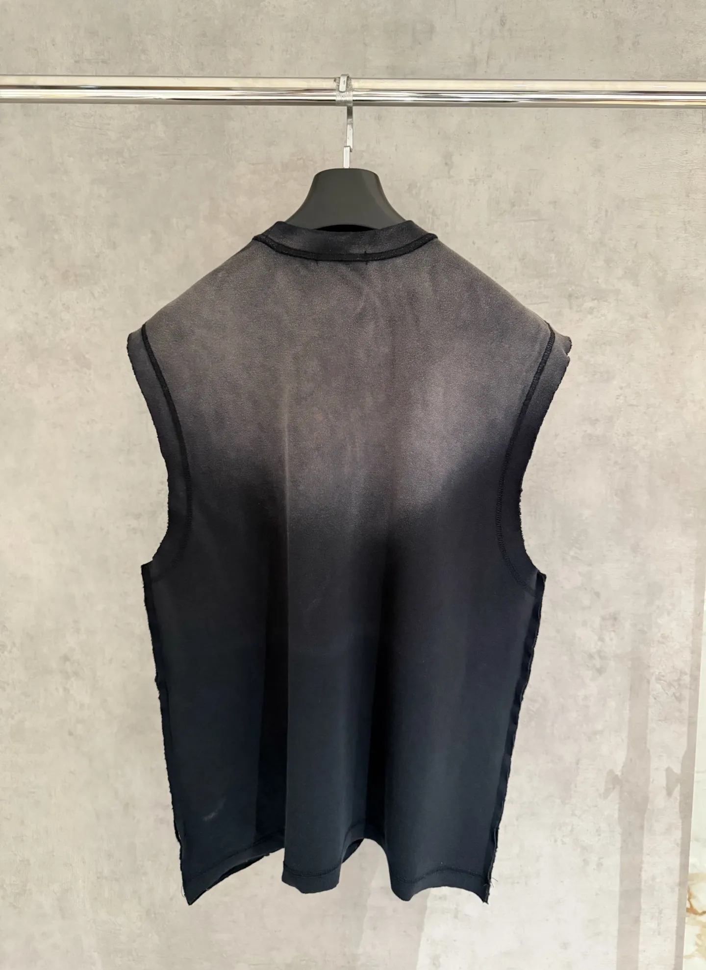 🅿️200 [Strict quality control] CH Crow Heart Sleeveless Round Neck T-shirt 320g heavy-duty composite fabric The upper body is wide and stylish Ice-feeling experience on the inside Waist side splicing tailoring Spray horse slip plus burning process The oversize version highlights the trendy design Size: L-4XL